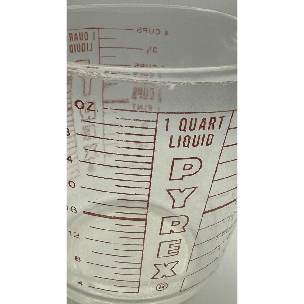 Vintage PYREX #532 1 Quart Measuring Cup Red Lettering Photographic Use D Handle
